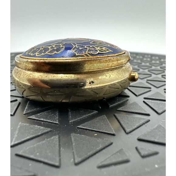 Vintage Brass Pill or Trinket Pill Round Box Enamel - Picture 4 of 8